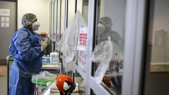 Murieron 455 personas y 17.295 fueron reportadas con coronavirus