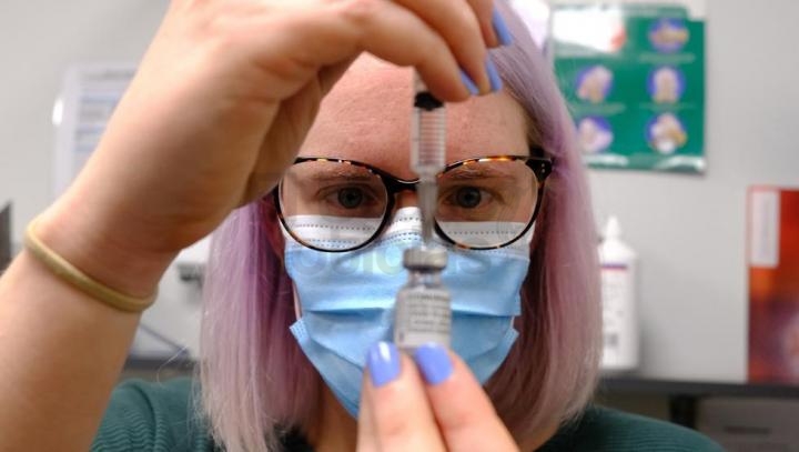 Primer caso de doble parálisis facial tras recibir la vacuna de Pfizer