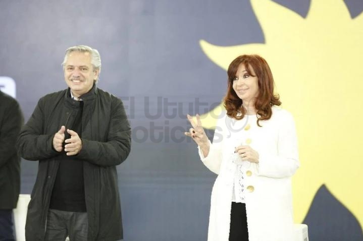 El oficialismo presentó su lista de candidatos en un acto con el Presidente, Cristina Kirchner y Sergio Massa