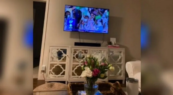 Se dio cuenta que su novio le era infiel por un detalle en la foto que él le mandó