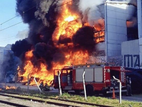 Incendio en una planta de la cervecería Quilmes en Buenos Aires