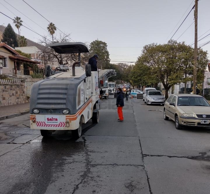 Comenzó la obra de repavimentación en Av. Uruguay desde el monumento Güemes