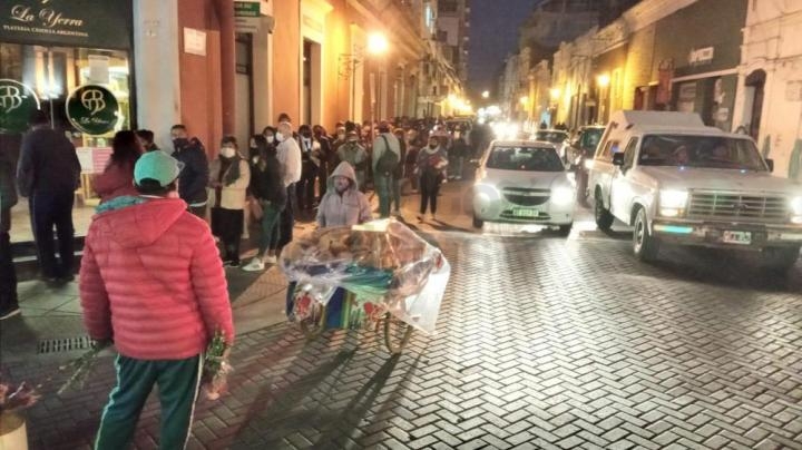 Salteños esperan desde la madrugada por el Señor y la Virgen del Milagro