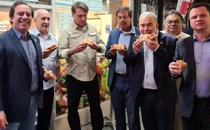 Jair Bolsonaro tuvo que comer en la calle en Nueva York porque no está vacunado