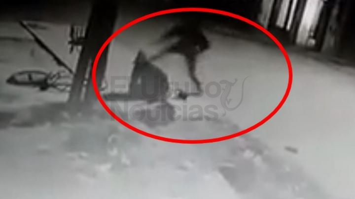 Murió el ladrón que fue brutalmente atacado por un delivery al que quiso robarle la bici en Moreno