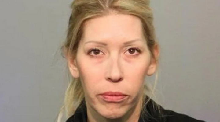 Madre perversa: hacía fiestas sexuales con su hijo de 15 años y sus amigos, los obligaba a violar chicas y miraba los abusos