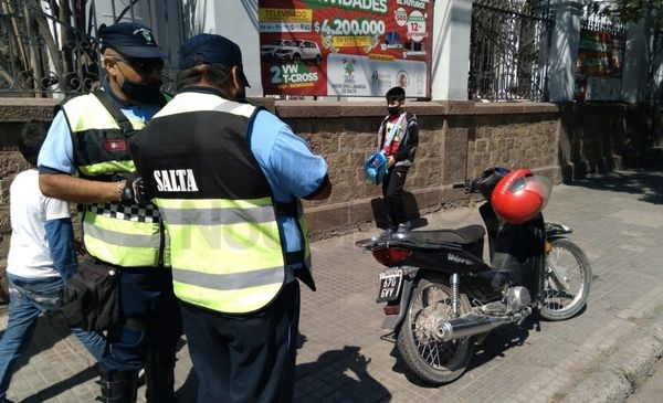 Se labraron 250 infracciones por motos mal estacionadas en el microcentro