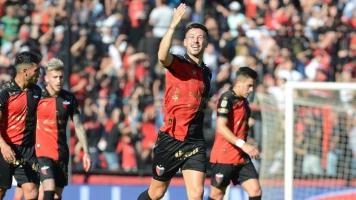 Colón derrotó a Estudiantes en el Cementerio de los Elefantes