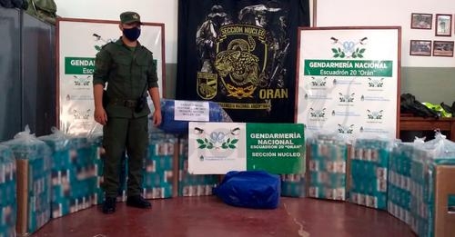 Incautan 40 kilos de hojas de coca y 9.000 paquetes de cigarrillos