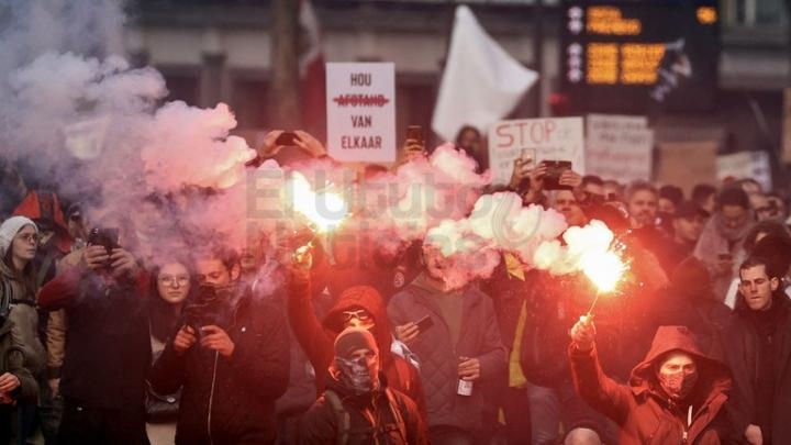 Bélgica: violentos enfrentamientos en las protestas contra las medidas para frenar la quinta ola de COVID-19
