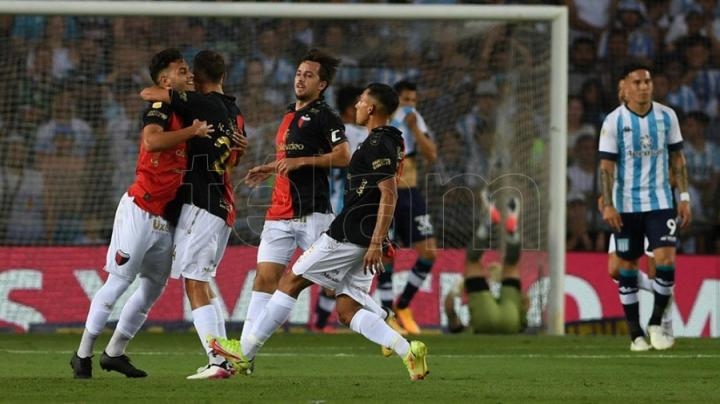 Racing perdió ante Colón y salió de la 