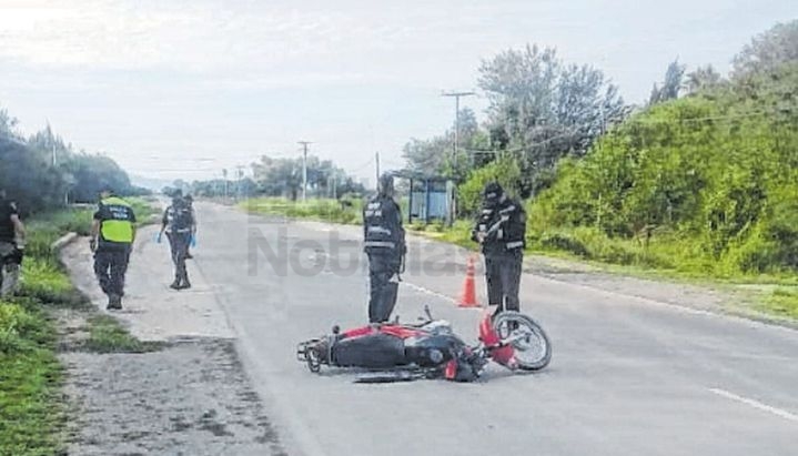Un motociclista perdió la vida al derrapar con su moto en la cinta asfáltica.