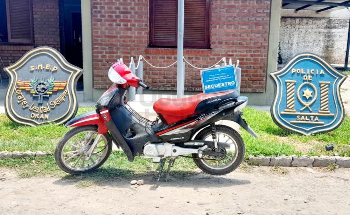 Policías Motoristas de Orán secuestraron una moto y un arma de fuego