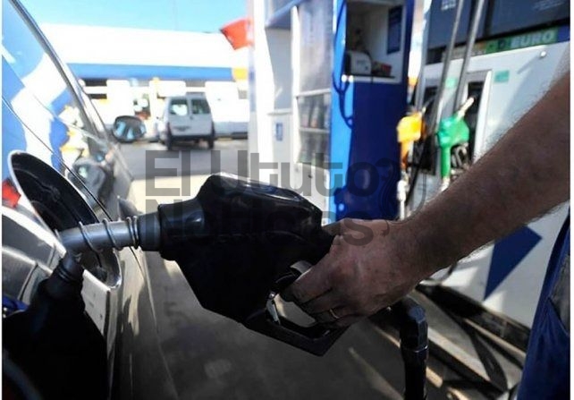 Décimo aumento del año: YPF aplicará 5% a los combustibles a partir de la medianoche