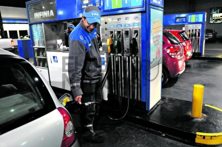 YPF suspendió el aumento del 5% de sus combustibles