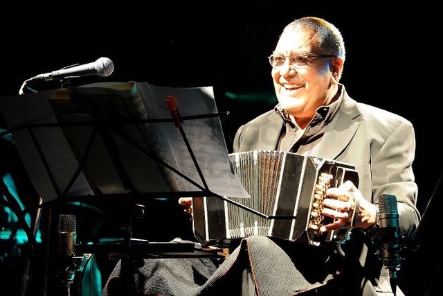El bandoneonista y autor Dino Saluzzi celebra 85 años en plenitud y vigencia