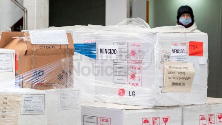 Hallaron cuatro millones de vacunas vencidas en un frigorífico en Constitución
