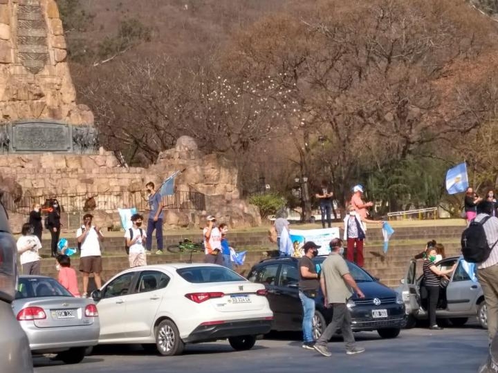 Identificados los agresores de periodistas en marcha anticuarentena