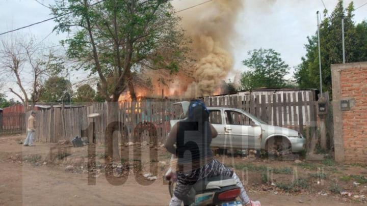 Voraz incendio en asentamiento Kirchner de Orán