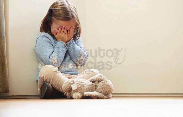 Abusaba de su hija mientras le daba la mamadera