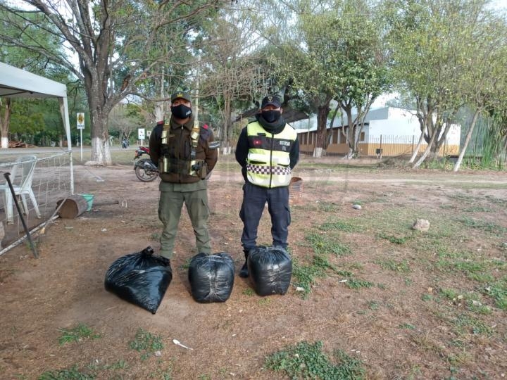 La Policía secuestró más de 55 mil pesos en hojas de coca