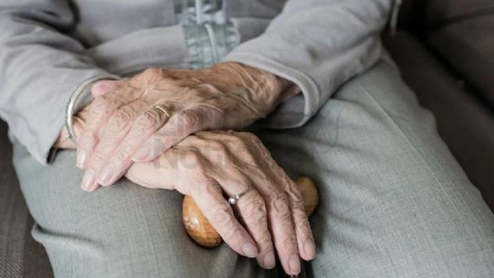 Abuelita murió en un remis camino al centro de salud, tenía síntomas de Covid 19