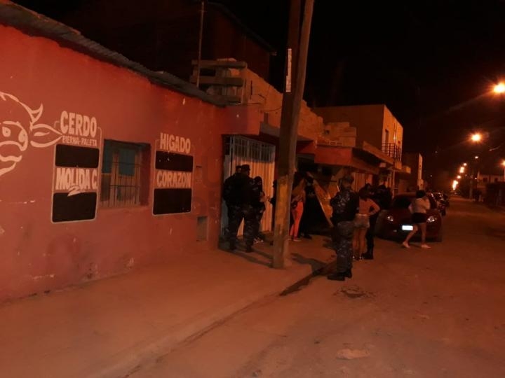 Allanan una vivienda y detienen a un hombre por transgredir las normas sanitarias