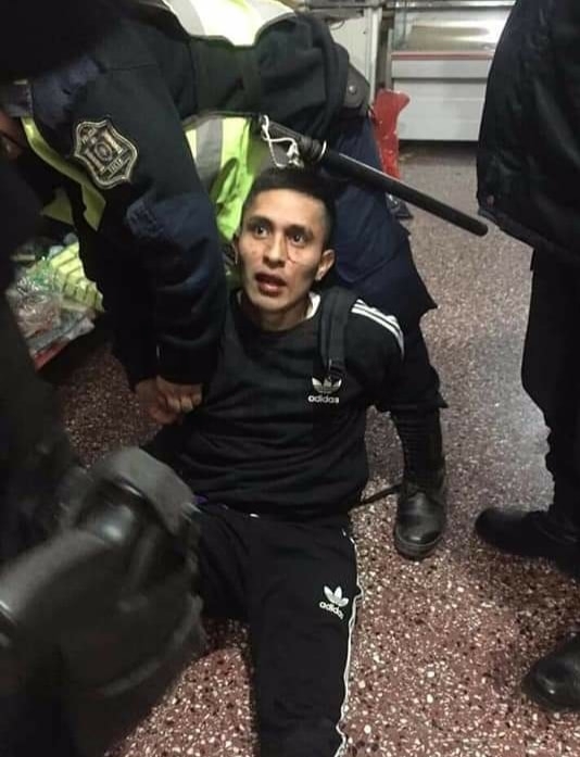 Un delincuente a punta de pistola, intentó asaltar un negocio y fue reducido