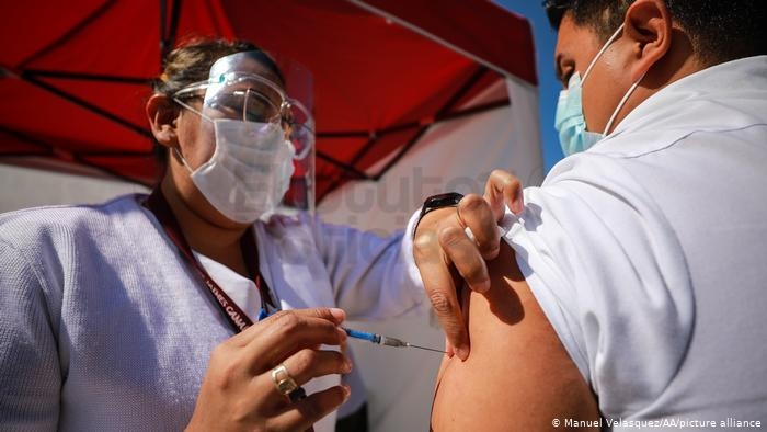 Nueve personas mueren en México tras recibir la vacuna contra el coronavirus.