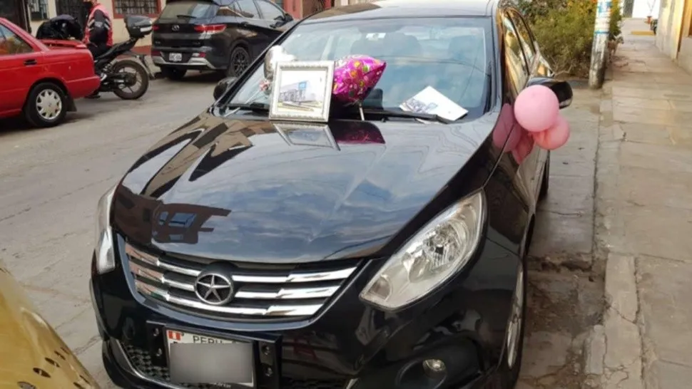 Rifó su auto para curar a su suegro de Covid y lo salvó