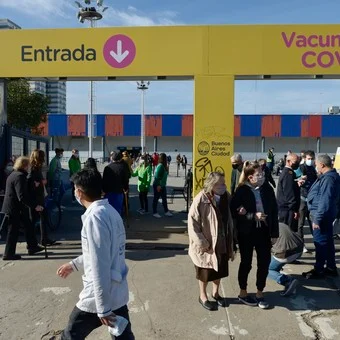 Murió una mujer de 86 años en el vacunatorio de San Lorenzo luego de recibir la segunda dosis Sputnik V.